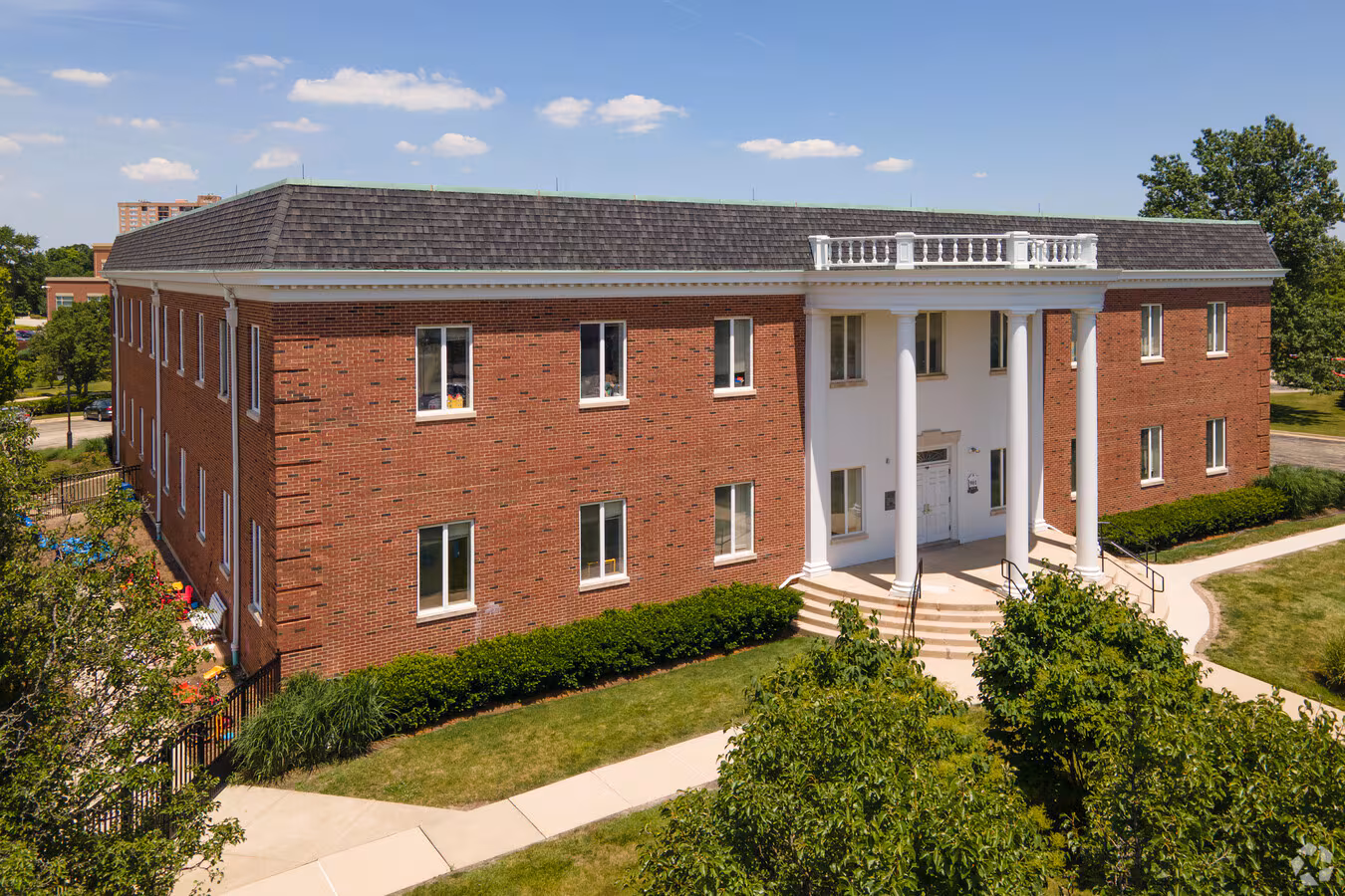 Portfolio Dashboard – 901 N Elm St